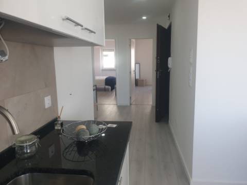 Apartamento T3 totalmente remodelado e equipado na Estrada de Benfica, excelente localização