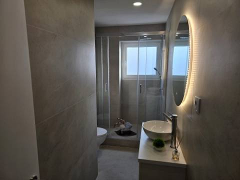 Apartamento T3 totalmente remodelado e equipado na Estrada de Benfica, excelente localização