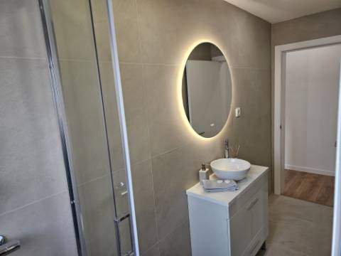 Apartamento T3 totalmente remodelado e equipado na Estrada de Benfica, excelente localização