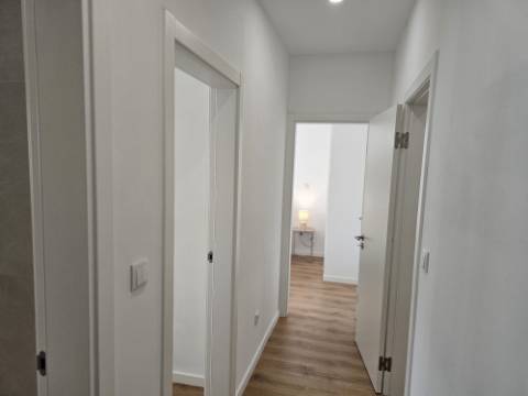 Apartamento T3 totalmente remodelado e equipado na Estrada de Benfica, excelente localização