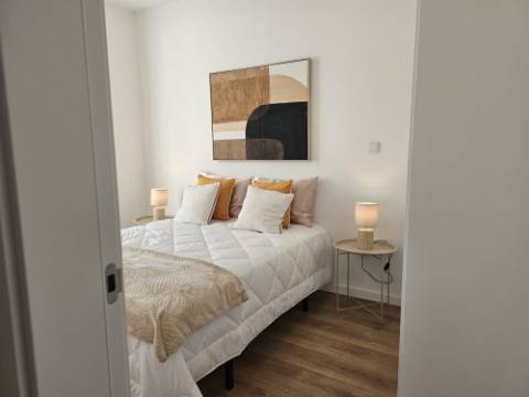 Apartamento T3 totalmente remodelado e equipado na Estrada de Benfica, excelente localização