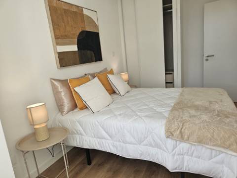 Apartamento T3 totalmente remodelado e equipado na Estrada de Benfica, excelente localização