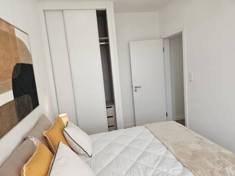 Apartamento T3 totalmente remodelado e equipado na Estrada de Benfica, excelente localização