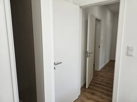 Apartamento T3 totalmente remodelado e equipado na Estrada de Benfica, excelente localização