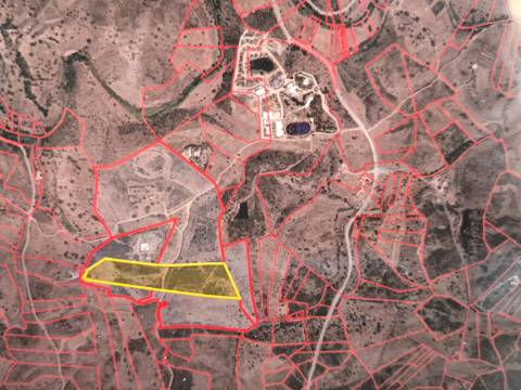 TERRENO COM 41.760 M2 - COM POSSIBILIDADE DE CONSTRUIR APOIO AGRICOLA - PISA BARRO - EM CASTRO MARIM - ALGARVE