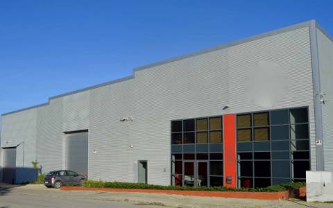 Armazém/Escritórios de grandes dimensões!
Excelente oportunidade para empresa de distribuição/logística ou ninho de
empresas!