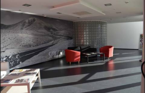 Armazém/Escritórios de grandes dimensões!
Excelente oportunidade para empresa de distribuição/logística ou ninho de
empresas!