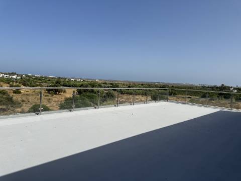 Armazém/Escritórios de grandes dimensões!
Excelente oportunidade para empresa de distribuição/logística ou ninho de
empresas!