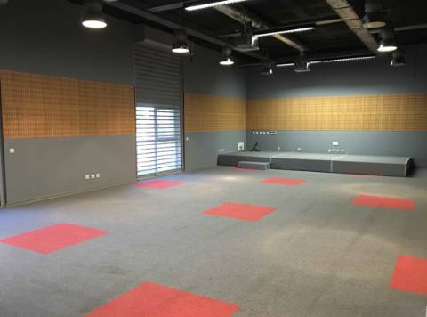 Armazém/Escritórios de grandes dimensões!
Excelente oportunidade para empresa de distribuição/logística ou ninho de
empresas!