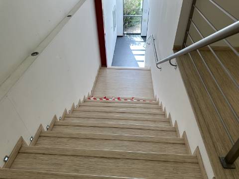 Armazém/Escritórios de grandes dimensões!
Excelente oportunidade para empresa de distribuição/logística ou ninho de
empresas!