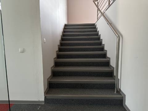 Armazém/Escritórios de grandes dimensões!
Excelente oportunidade para empresa de distribuição/logística ou ninho de
empresas!