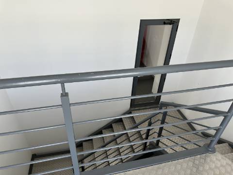 Armazém/Escritórios de grandes dimensões!
Excelente oportunidade para empresa de distribuição/logística ou ninho de
empresas!