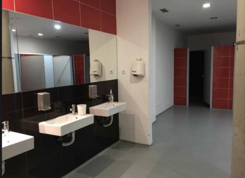 Armazém/Escritórios de grandes dimensões!
Excelente oportunidade para empresa de distribuição/logística ou ninho de
empresas!