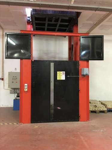 Armazém/Escritórios de grandes dimensões!
Excelente oportunidade para empresa de distribuição/logística ou ninho de
empresas!