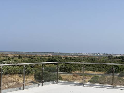 Armazém/Escritórios de grandes dimensões!
Excelente oportunidade para empresa de distribuição/logística ou ninho de
empresas!