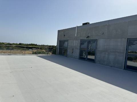 Armazém/Escritórios de grandes dimensões!
Excelente oportunidade para empresa de distribuição/logística ou ninho de
empresas!