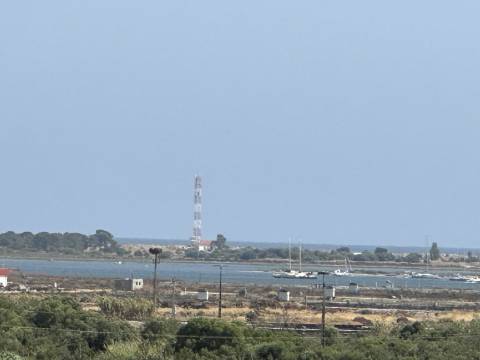 Armazém/Escritórios de grandes dimensões!
Excelente oportunidade para empresa de distribuição/logística ou ninho de
empresas!