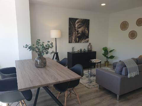 Apartamento T3 totalmente remodelado com Cozinha equipada e Logradouro, a 600 metros do Mercado de Benfica