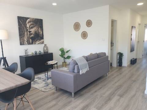 Apartamento T3 totalmente remodelado com Cozinha equipada e Logradouro, a 600 metros do Mercado de Benfica