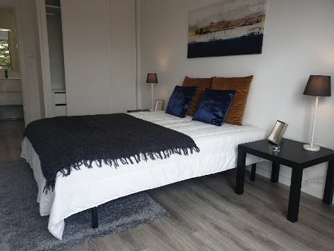 Apartamento T3 totalmente remodelado com Cozinha equipada e Logradouro, a 600 metros do Mercado de Benfica