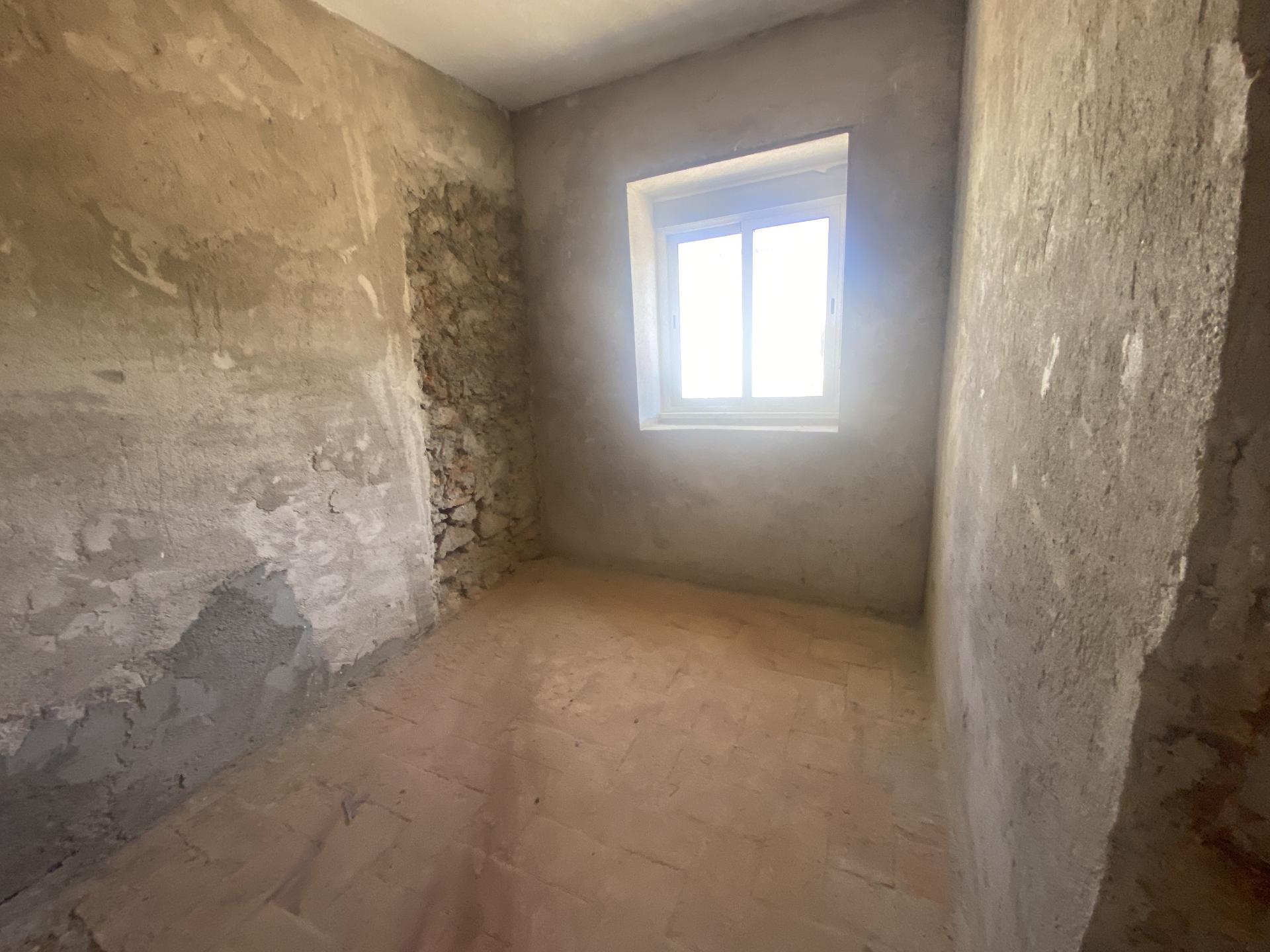 Moradia com terreno e varios anexos - 1000m2 - Moncarapacho e Fuzeta - Olhão