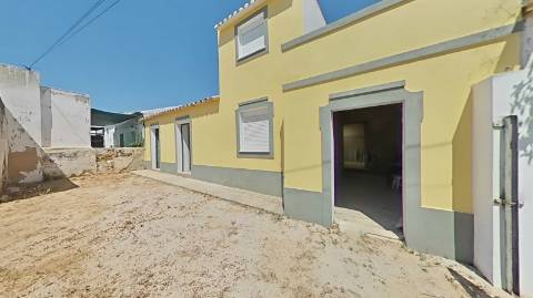 Moradia com terreno e varios anexos - 1000m2 - Moncarapacho e Fuzeta - Olhão