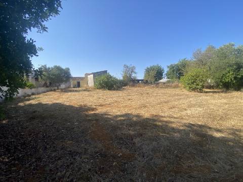 Moradia com terreno e varios anexos - 1000m2 - Moncarapacho e Fuzeta - Olhão