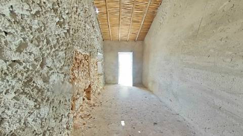 Moradia com terreno e varios anexos - 1000m2 - Moncarapacho e Fuzeta - Olhão