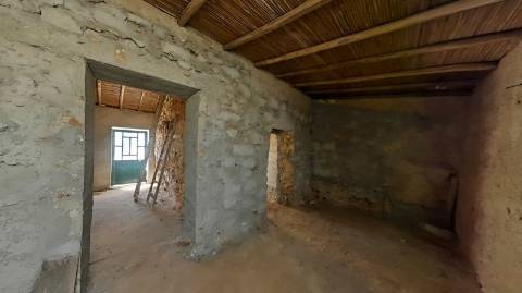 Moradia com terreno e varios anexos - 1000m2 - Moncarapacho e Fuzeta - Olhão