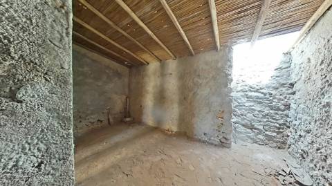 Moradia com terreno e varios anexos - 1000m2 - Moncarapacho e Fuzeta - Olhão