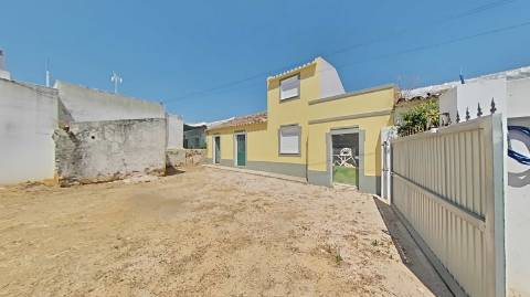 Moradia com terreno e varios anexos - 1000m2 - Moncarapacho e Fuzeta - Olhão