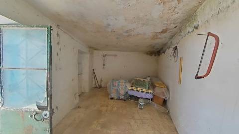 Moradia com terreno e varios anexos - 1000m2 - Moncarapacho e Fuzeta - Olhão