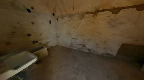 Moradia com terreno e varios anexos - 1000m2 - Moncarapacho e Fuzeta - Olhão