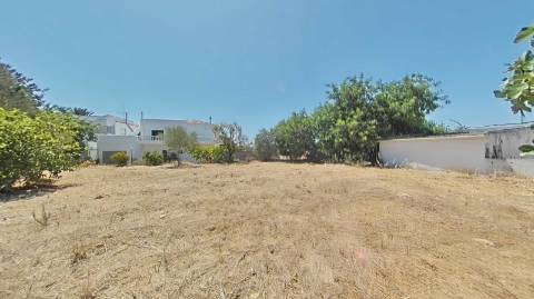 Moradia com terreno e varios anexos - 1000m2 - Moncarapacho e Fuzeta - Olhão