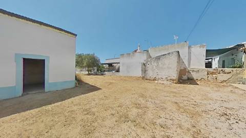 Moradia com terreno e varios anexos - 1000m2 - Moncarapacho e Fuzeta - Olhão
