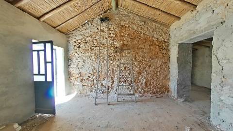 Moradia com terreno e varios anexos - 1000m2 - Moncarapacho e Fuzeta - Olhão