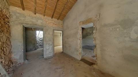 Moradia com terreno e varios anexos - 1000m2 - Moncarapacho e Fuzeta - Olhão