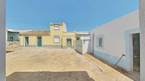 Moradia com terreno e varios anexos - 1000m2 - Moncarapacho e Fuzeta - Olhão