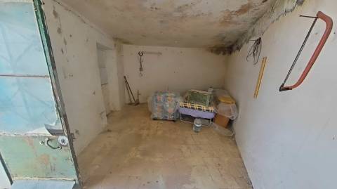 Moradia com terreno e varios anexos - 1000m2 - Moncarapacho e Fuzeta - Olhão