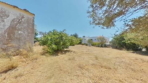 Moradia com terreno e varios anexos - 1000m2 - Moncarapacho e Fuzeta - Olhão