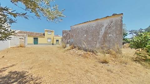 Moradia com terreno e varios anexos - 1000m2 - Moncarapacho e Fuzeta - Olhão