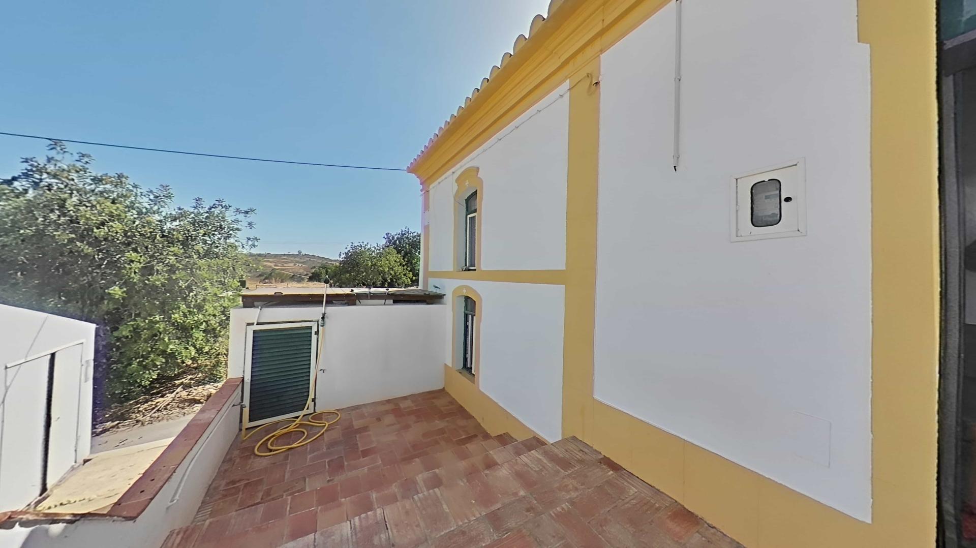 MORADIA DE TRÊS QUARTOS COM UM ANEXO - EM CASA BRANCA - CASTRO MARIM - ALGARVE