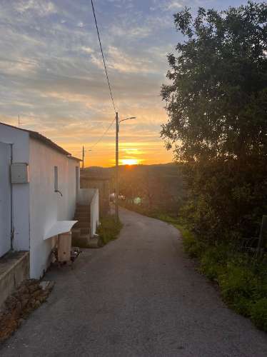 MORADIA DE TRÊS QUARTOS COM UM ANEXO - EM CASA BRANCA - CASTRO MARIM - ALGARVE