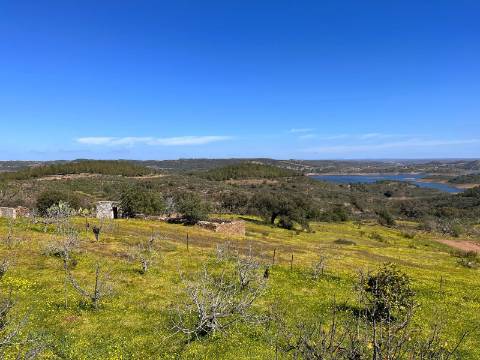 MORADIA DE TRÊS QUARTOS COM UM ANEXO - EM CASA BRANCA - CASTRO MARIM - ALGARVE