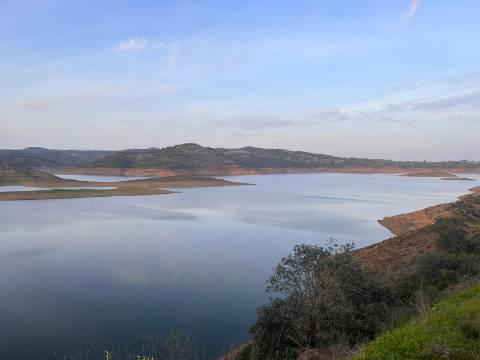 MORADIA DE TRÊS QUARTOS COM UM ANEXO - EM CASA BRANCA - CASTRO MARIM - ALGARVE