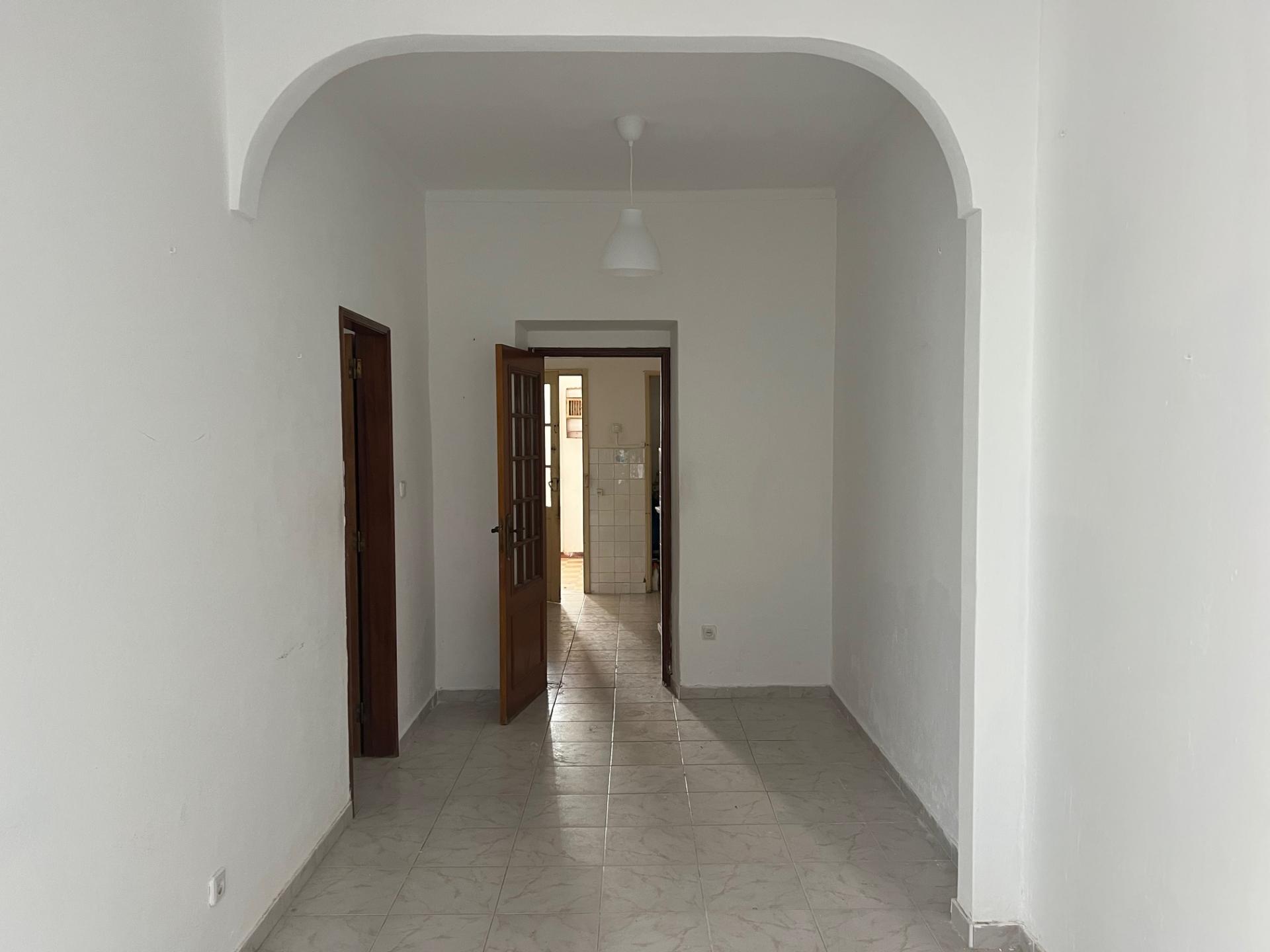 Casa terrera para remodelar.