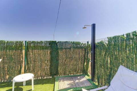 Moradia com 5 quartos e piscina em terreno de 3 hectares arquitetura de autor a 7 km da praia.