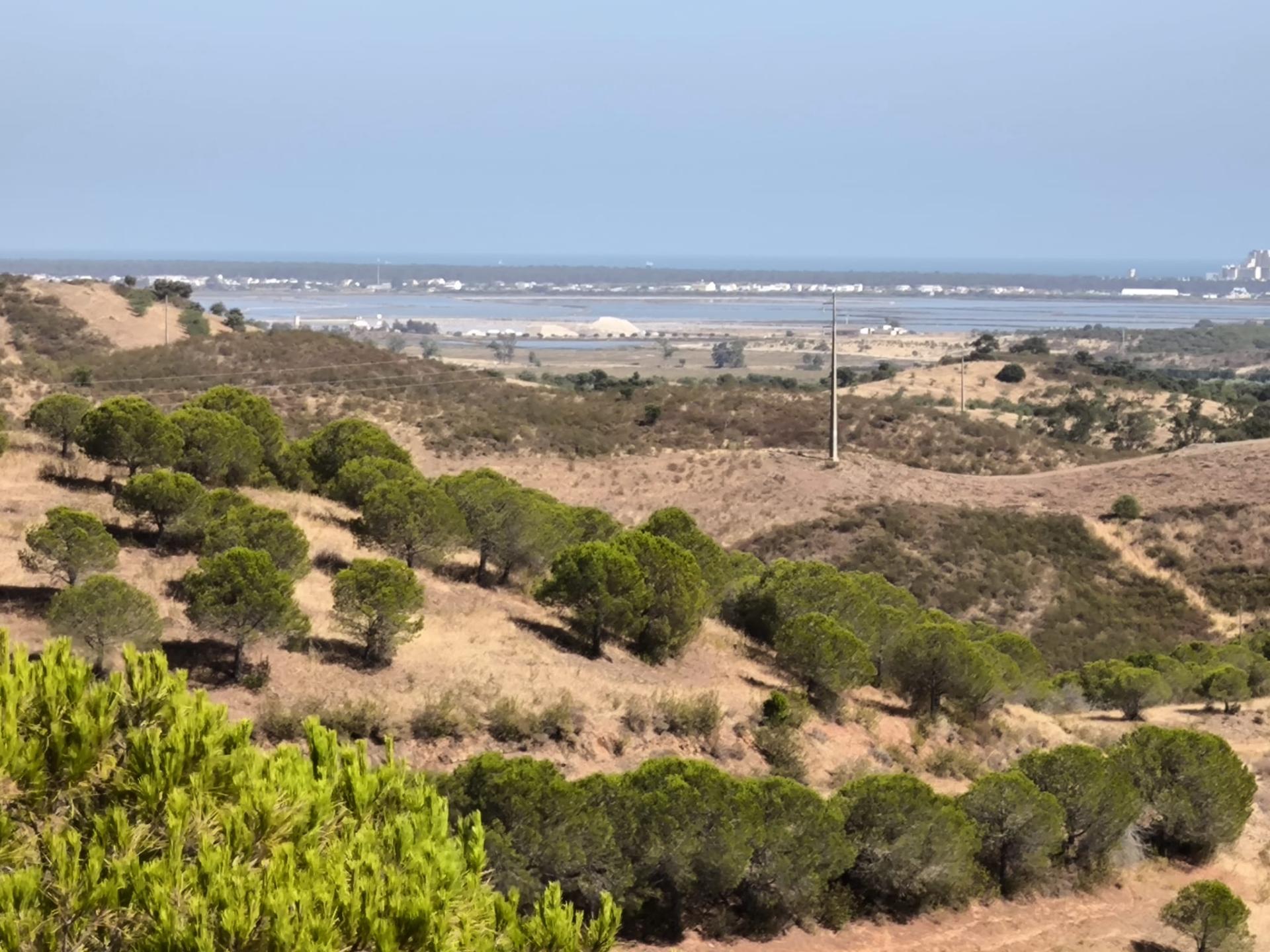 TERRENO COM 11 HECTARES - VISTA MAR - LAGO PRIVADO - EM VALE DAS ZORRAS - CASTRO MARIM - ALGARVE