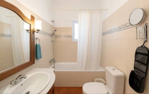 Moradia isolada no campo, próximo da aldeia de Cachopo