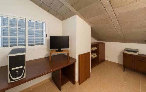 Moradia isolada no campo, próximo da aldeia de Cachopo